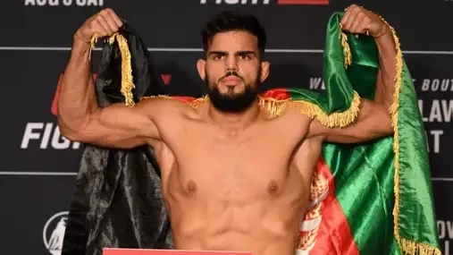 Nasrat půjde k zemi, věří Hooker. Fanouškům slibuje fight roku