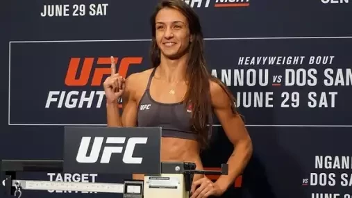 Amanda Ribas je přeceňována, myslí si Angela Hill, která plánuje udělovat lekce v postoji