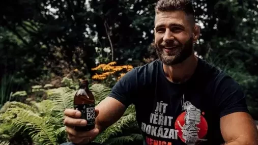 Rakič se opřel do „klauna“ Procházky za to, že se mu vyhýbá. Věří, že budoucí střet je nevyhnutelný