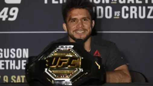 Cejudo: Nechápu Poirierův postoj. Když je ochotný s Colbym bojovat na ulici, tak proč ne v kleci?