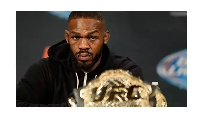 Jones udělá nejlépe, pokud se už nevrátí, v těžké váze by ho rozsekali, myslí si bývalý šampion UFC