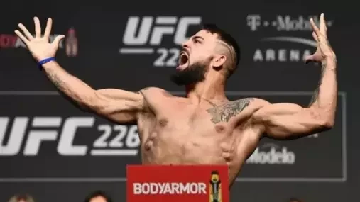 Platinum Perry opustil UFC a jde se rvát bez rukavic. Už brzy by mohl bojovat o titul, zní ohlasy
