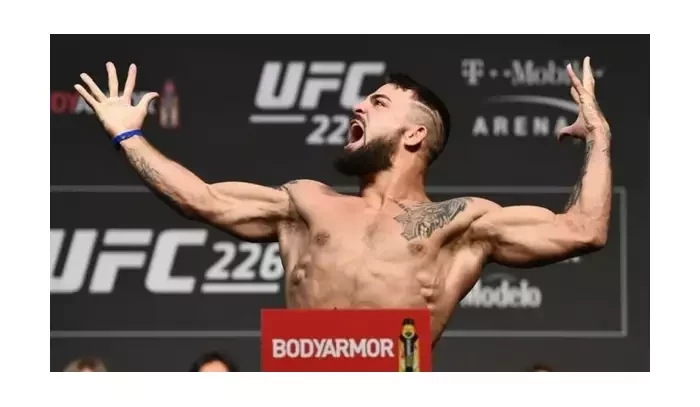 Platinum Perry opustil UFC a jde se rvát bez rukavic. Už brzy by mohl bojovat o titul, zní ohlasy