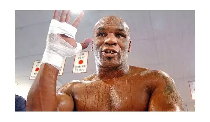 Mike Tyson odpovídá na dotaz, zdali by šel do bitvy s Jakem Paulem