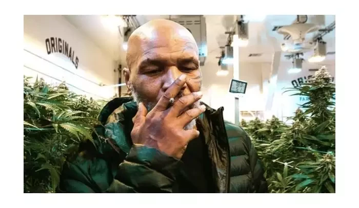 Mike Tyson hodnotí válku mezi Furym a Wilderem. Chválou šetřit nemusel