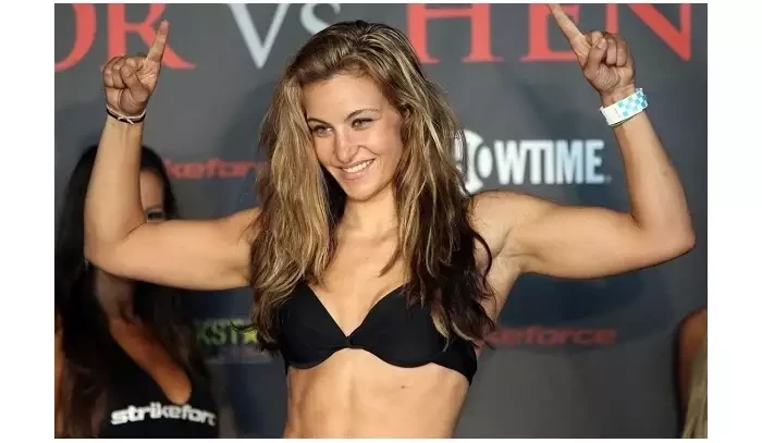 Chandler se musí rozhodnout, jestli chce být šampionem UFC, anebo jestli chce bavit diváky, míní Miesha Tate
