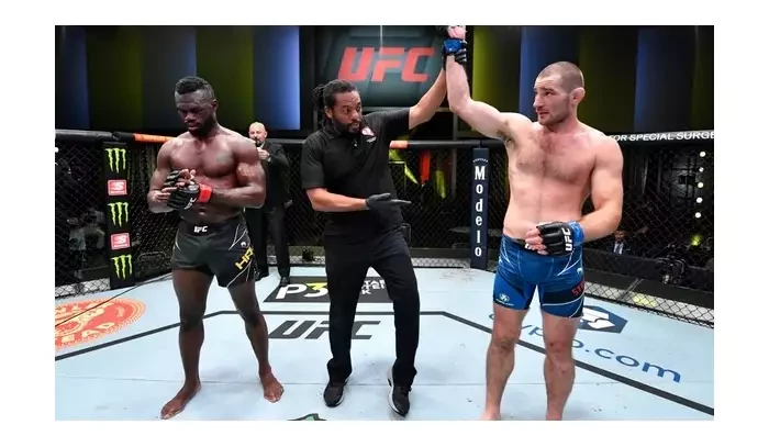 Uriah Hall: Prohra se Stricklandem mě mrzí, pro Adesanyu bych byl velký problém