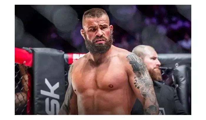 Karlos Vémola vs. Prince Aounallah, nejspíš se v listopadu dočkáme