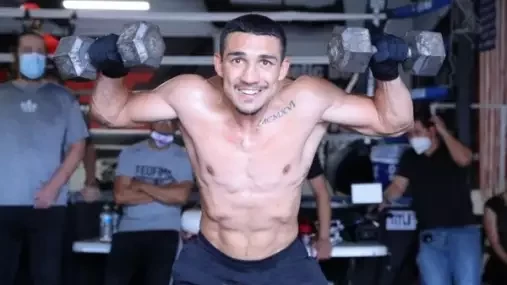 Jsem rychlý, hezký a chytrý, jsem prostě nejlepší boxer světa, ozval se Teofimo Lopez