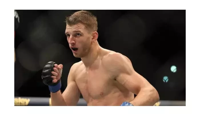 „Dejte mi kontrakt!“ – Dan Hooker si verbálně se soupeřem domluvil další zápas