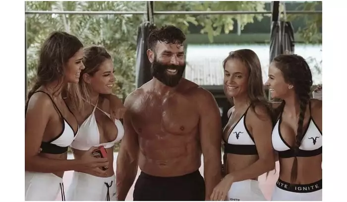 Dan Bilzerian odhalil, kdo je podle něho nejlepší MMA zápasník všech dob. Odpovědí se nechal úplně unést