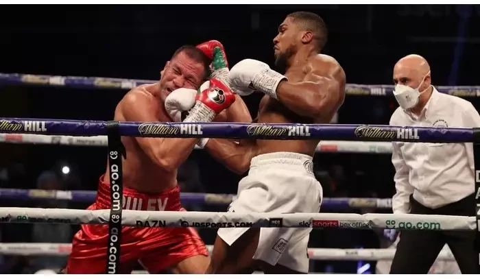 Joshua: Respekt tím nezískám, ale finančně se mi vyplatí, když dovolím Furymu boxovat s Usykem