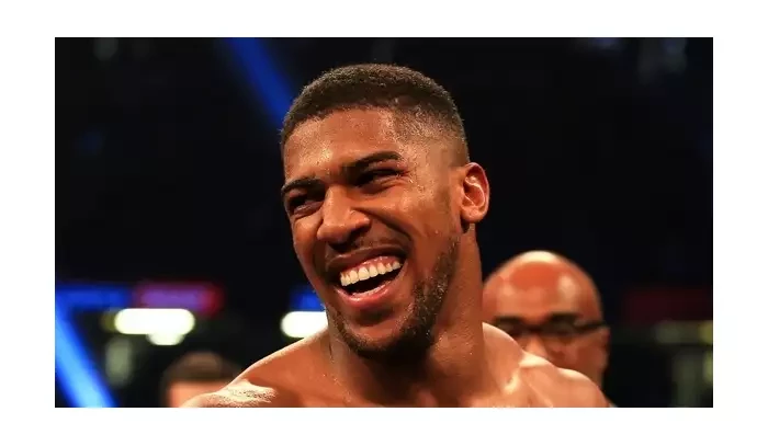 Joshua: Podle mě by Usyk o titul bojovat neměl, ale i tak mu přeju hodně štěstí, bude ho potřebovat