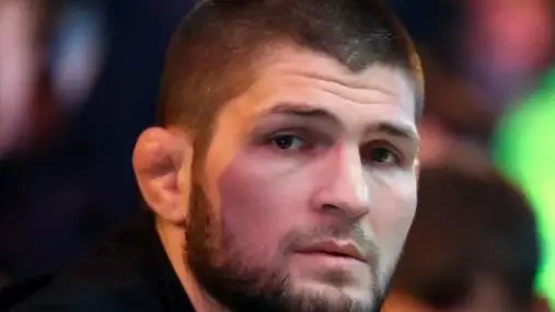 Vzdát se titulu bylo hodně emotivní, přiznává Khabib, který sám končit nechtěl