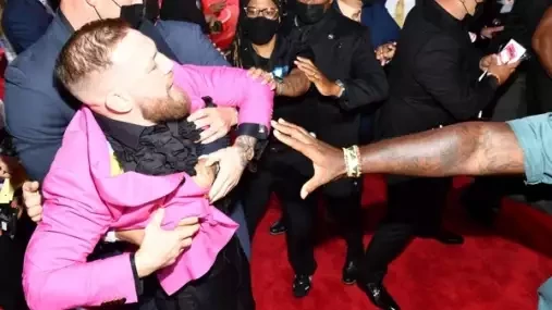 Proč McGregor napadl rappera? Protože je to idiot! zněla jasná odpověď