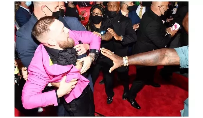 Proč McGregor napadl rappera? Protože je to idiot! zněla jasná odpověď