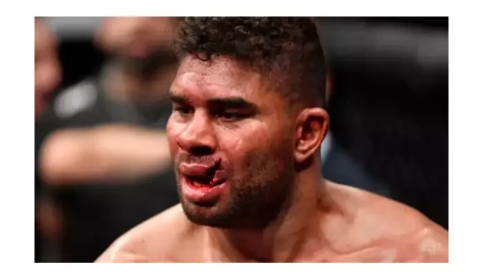 Overeem: Emelianenko mohl bojovat se mnou, ale upřednostnil slabšího soupeře