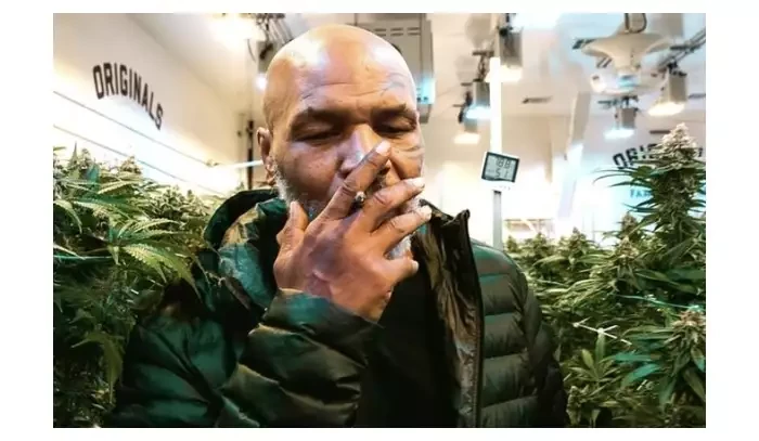 Mike Tyson důrazně varuje Joshuu, v případné odvetě proti Usykovi mu nedává velké naděje