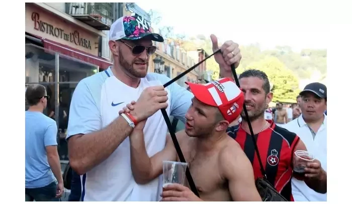Tyson Fury zachránil sebevrahovi život