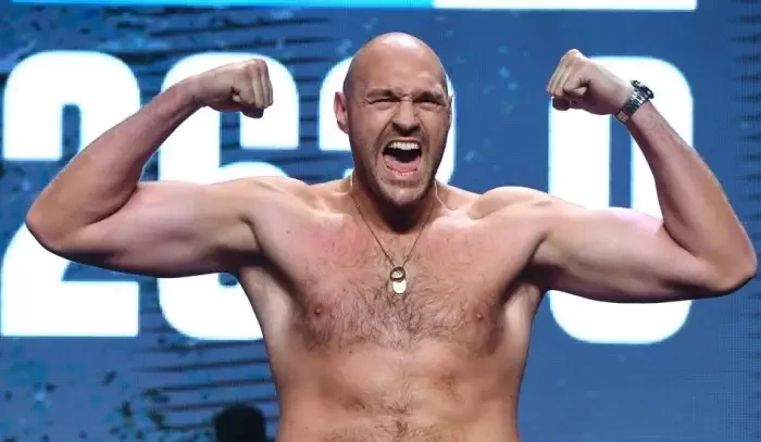 Tyson Fury volá po lístku do UFC a rovnou vyzývá šampiona těžké váhy!
