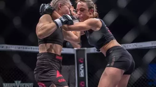 Zápas Lucie Pudilová vs. Liz Carmouche na UFC Praha