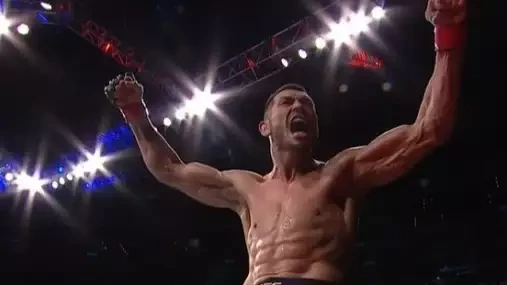 Snajpr Muradov vystřelil své pověstné KO a došel si pro druhou výhru v UFC