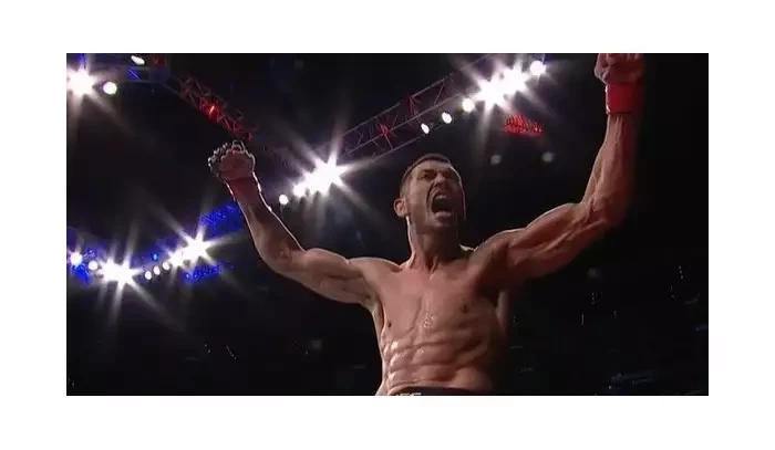 Snajpr Muradov vystřelil své pověstné KO a došel si pro druhou výhru v UFC