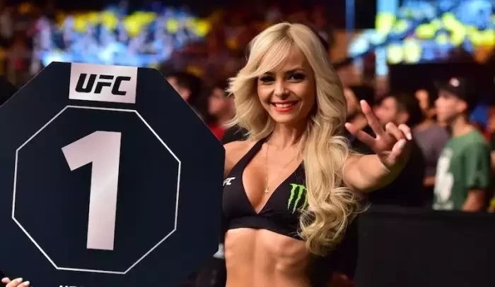 Kolik skutečně stojí šampionský opasek UFC?  Ten nejobyčejnější jako v byt v Praze. Ne ten po babičce, ale luxusní!