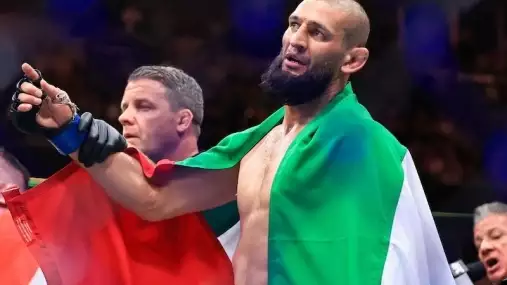 Khamzat Chimaev reaguje na drsnou demolici Du Plessise. Pro budoucí soupeře má varování