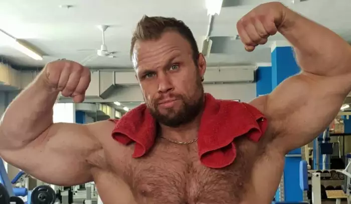 Nechci ti roztrhat hlavu lokty! Grznár vyzval Siváka