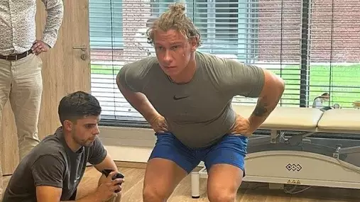 Vémola jen koukal. Spicy Pája věří, že ho bitky v kleci uživí