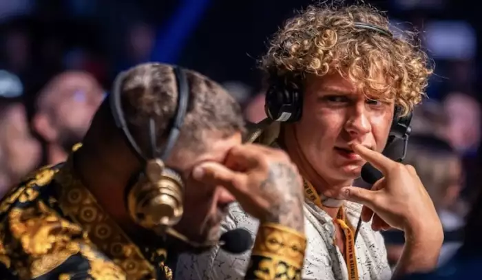 „Je to pitomec!“ Vémola se rozzuřil na svého svěřence, ten svého činu lituje