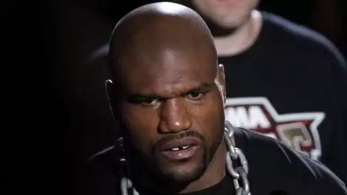 Syn legendárního UFC zápasníka byl zatčen za brutální napadení wrestlera