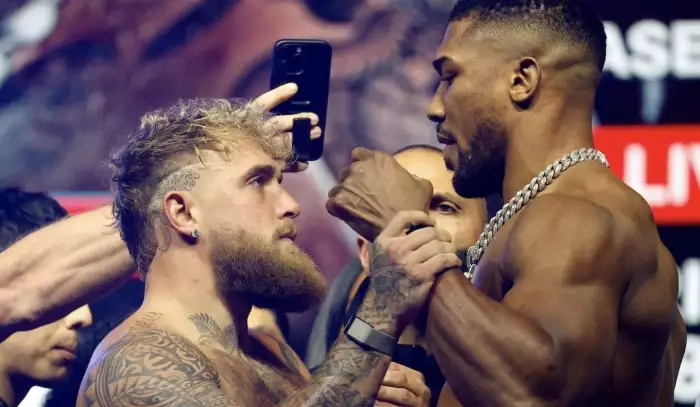 Vypnu tě na místě! Tyson hrozí AJ tvrdým KO a připomíná mu lekci od Duboise