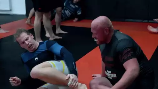 Nefňukej a makej. Raška školí plačícího Tótha před bitvou v O2 areně