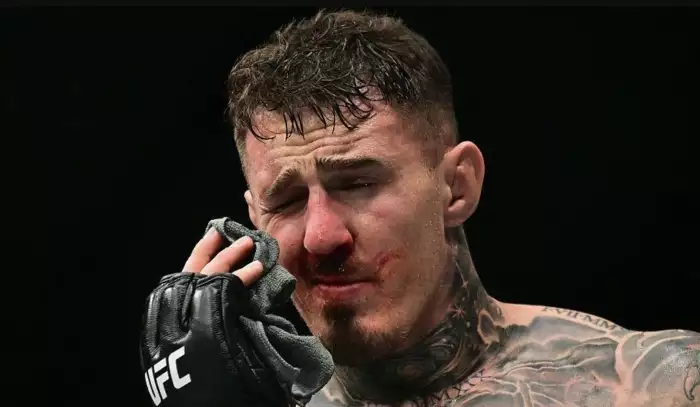 Titulová bitva v Abú Dhabí skončila katastrofou, šéf UFC sepsul šampiona