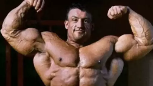 Chceš masivní paže bez bolesti? Dorian Yates prozradil tajemství, které ti zachrání lokty