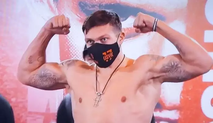 Usyk potkal fotbalového boha a dostal strach. Začal tvrdě dřít, aby nedopadl jako on