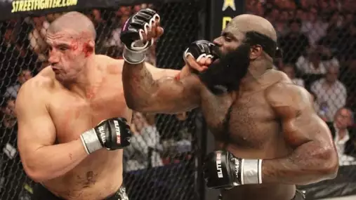 Takhle vypadá bolest. Kimbo Slice udeřil a Thompsonův obličej se rozpadl na kusy