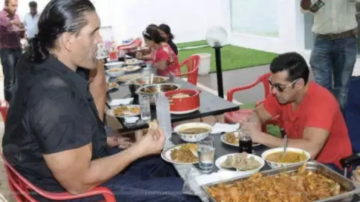 Když má oběd velikost snídaně pro slona. Apetit obřího herce nezná mezí