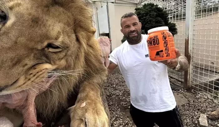 VIDEO: Už pusťte Karla, lev nechce žrát