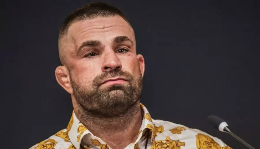 Sténal bolestí a vrazili ho zpět za mříže. Fanoušci zuří kvůli zacházení s Vémolou