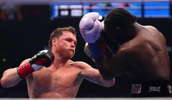 Canelo po prohře přiznal: Crawford je lepší než Mayweather, jeho styl jsem nerozluštil