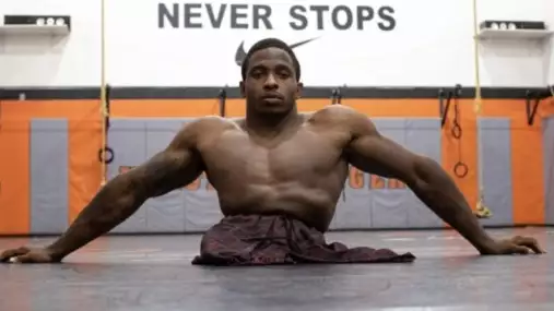 Těžká váha UFC proti beznohému fighterovi