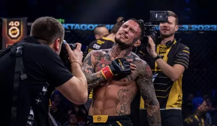 Bartl se ostře pustil do rozhodčího: Ten chlap čeká, až v kleci někdo umře