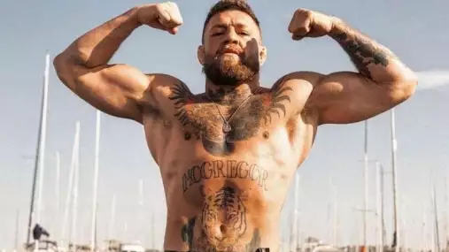McGregorova oběť snesla údery jako šampion, chválí ji majitel podniku. Ir ničeho nelituje