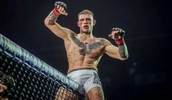 Otec vařil drogy, syn bojoval v kleci. Pukač nechce otvírat staré rány