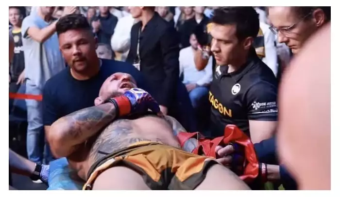 VIDEO: Ticho v aréně a výkřiky bolesti. Pirátův návrat domů skončil katastrofou