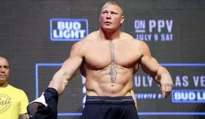 Brock Lesnar si se mnou házel jako s malým klukem, teď ho žaluju! říká rozhněvaný veterán
