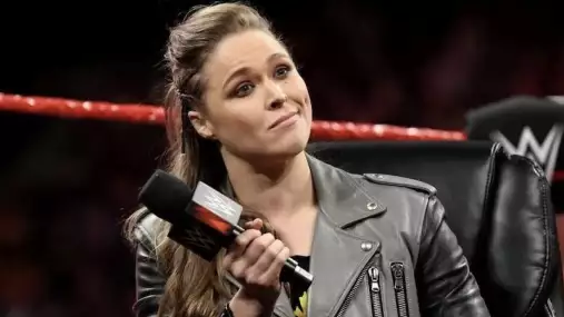 Rondě Rousey bouchly saze a nečekaně se pustila do slavného komentátora